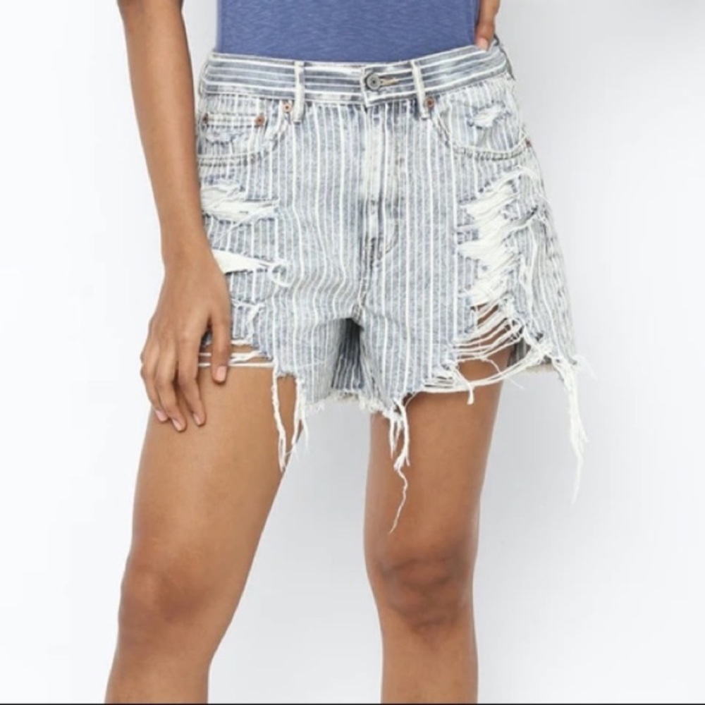 AMERICAN EAGLE 90s Boyfriend Striped Distressed Shorts